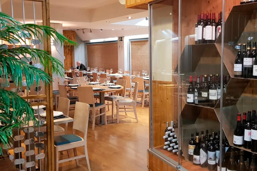 Imagen del interior del restaurante de Casa Santoña en Nazaret